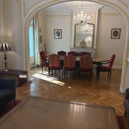 3 Bedroom Eiffel Tower Paris