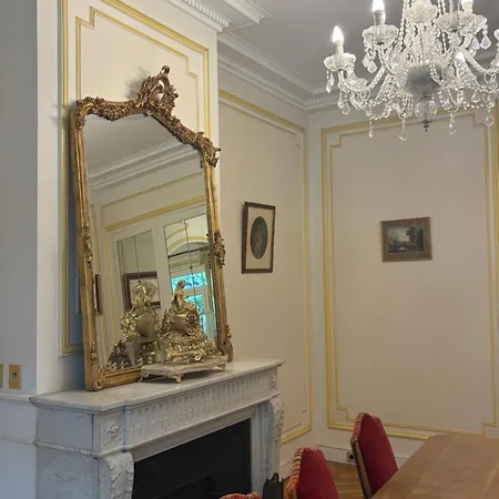3 Bedroom Eiffel Tower Париж