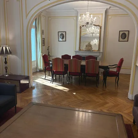 3 Bedroom Eiffel Tower Paris